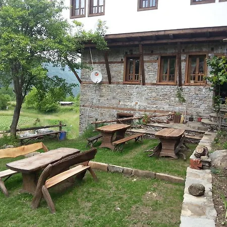 Vesko & Suzi Country house